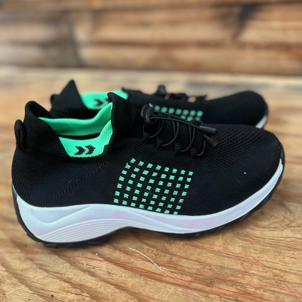 Black & Mint Women's Athletic Slip-On Sneakers